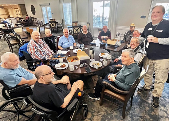Seniors at Vitalia Strongsville enjoy a meal together.